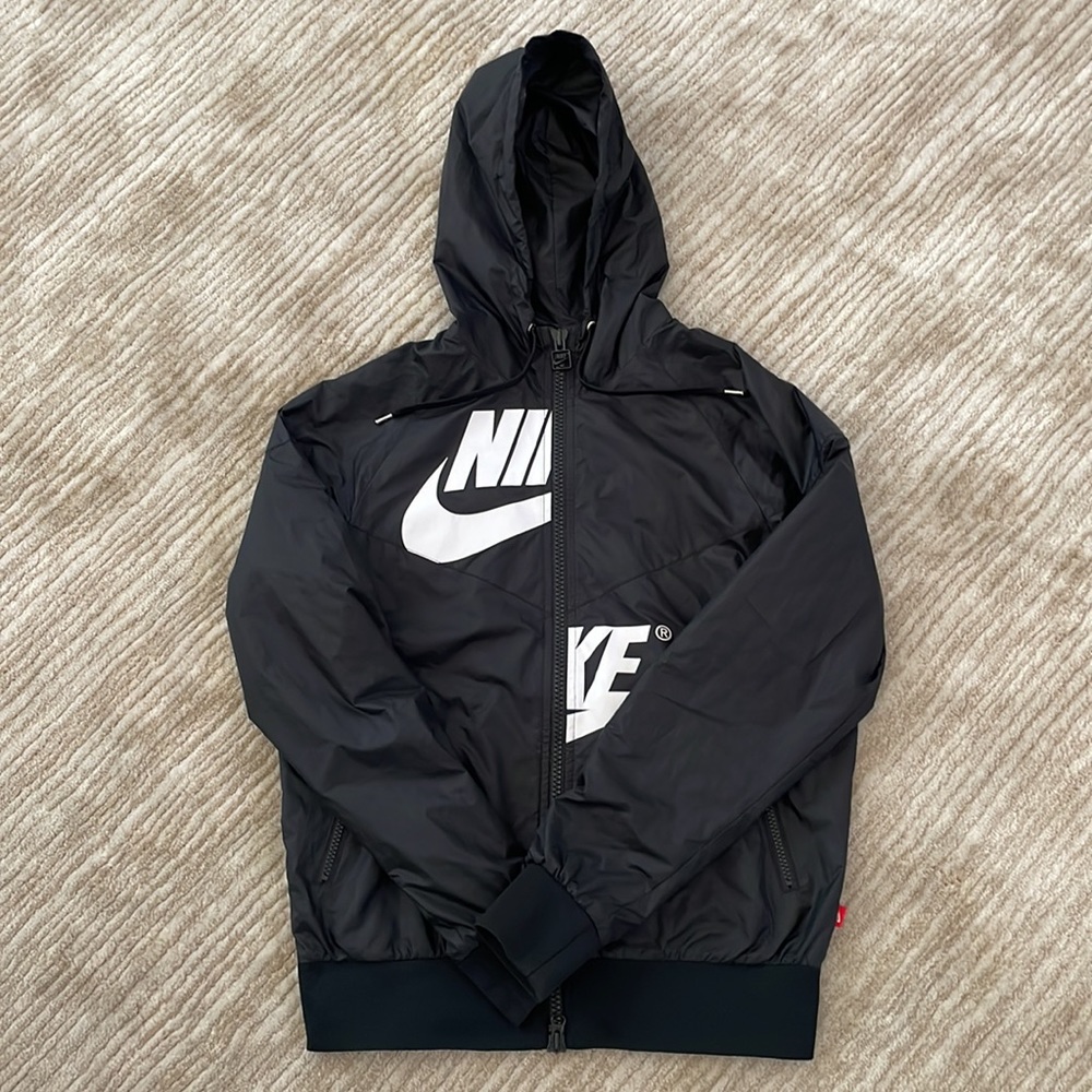 Nike Women's Sportswear Graphic Windrunner Jacket, BLACK, XS - Picture 7 of 13
